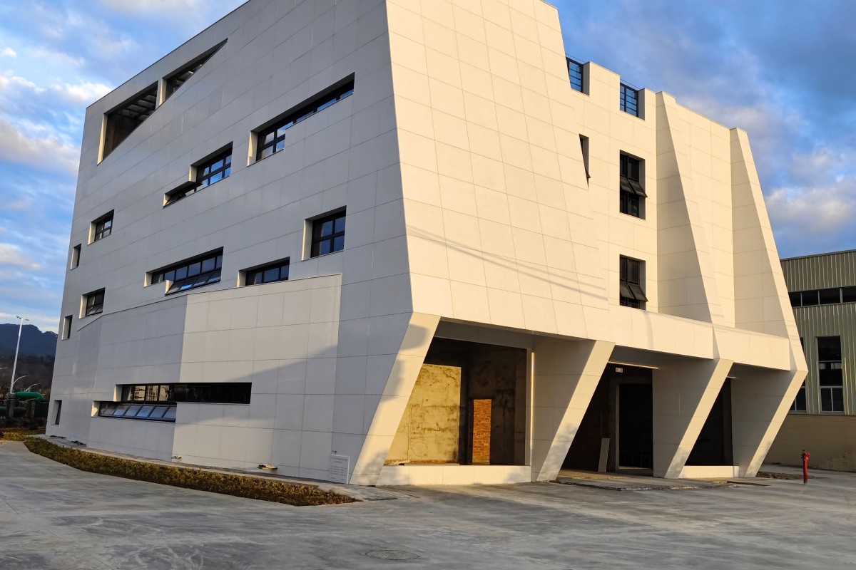 SM1071 Outdoor Facades