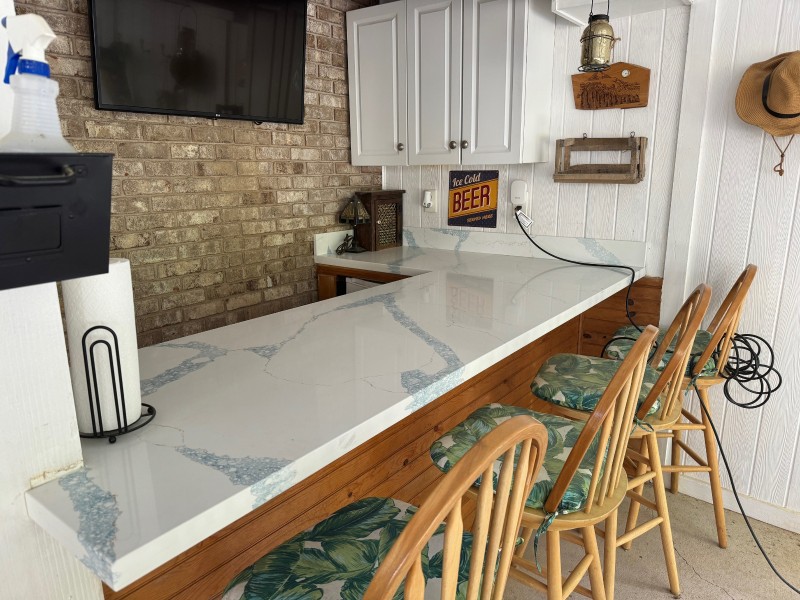 V1318 Matthew's Bar Tops